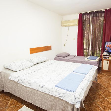Center - Basic Flat - 10 Min To The Beach Apartman Burgasz Kültér fotó