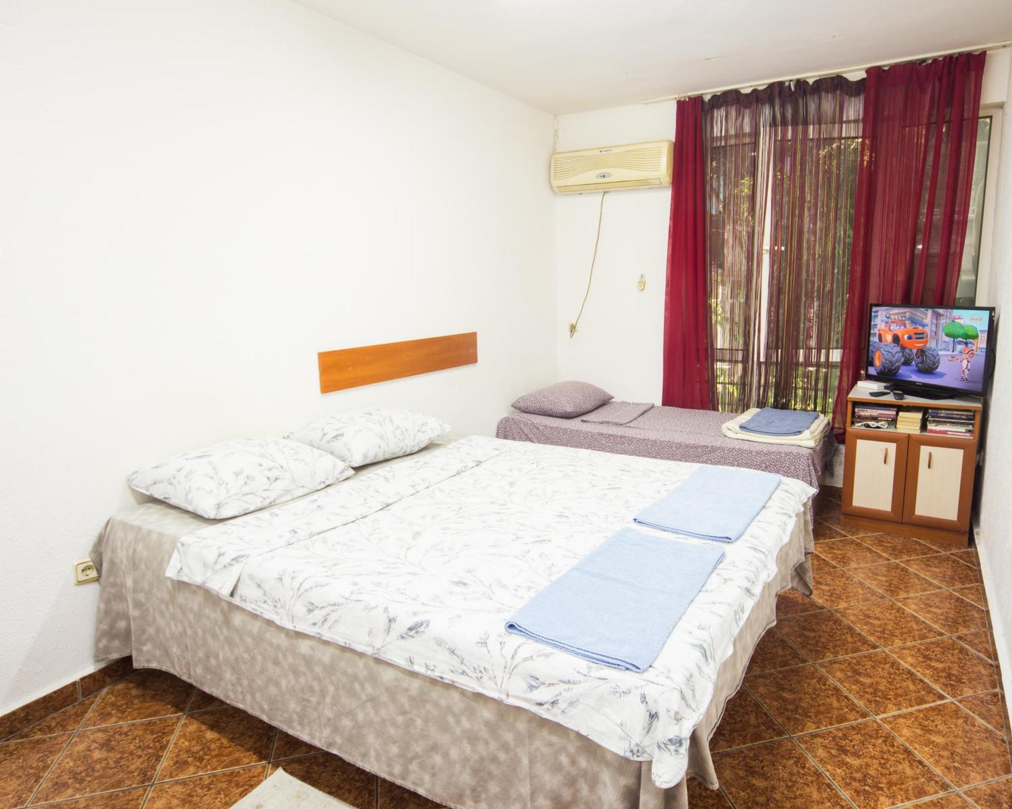 Center - Basic Flat - 10 Min To The Beach Apartman Burgasz Kültér fotó